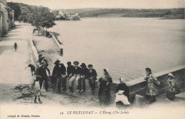 Huelgoat * Rue Et Vue Sur L'étang Du Village * Coiffe - Huelgoat