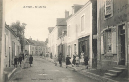 La Suze Sur Sarthe * La Grande Rue * Villageois * Café - La Suze Sur Sarthe