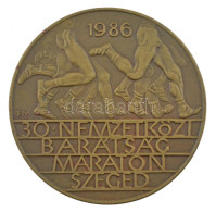 Fritz Mihály (1947-) 1986. "30. Nemzetközi Barátság Maraton - Szeged" Egyoldalas Bronz Emlékérem (60mm) T:1- Patina, Kis - Non Classificati