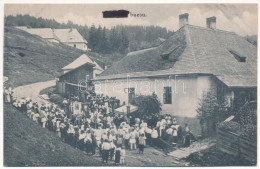 * T2/T3 1918 Gyimesbükk, Ghimes-Faget; Búcsú, ünneplő Falubelik Az Utcán. Adler és Fia Brassó / Procession, Villagers, F - Non Classificati