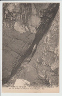 PLOGOFF - FINISTERE - POINTE DU RAZ - LE TUNNEL QUI TRAVERSE LA POINTE EN SON MILIEU ET DEBOUCHE DANS L'ENFER - Plogoff