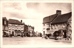 S14605 Cpa 61 Briouze - Place De L'Eglise Et Rue D'Argentan - Briouze