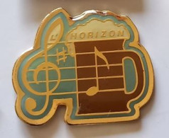 YY348 Pin's Chope Bière Beer Bar L'Horizon Musique Achat Immédiat - Bier