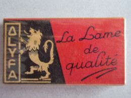 Boite Complète Scellée De 5 Lames De Rasoir LYFA - Complet Sealed Box Of 5 Rasor Blades - Scheermesjes