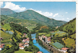 64. BIDARRAY . CPSM. VUE AERIENNE. VUE GENERALE. .VIEUX PONT ROMAIN SUR LA NIVE. - Saint Palais