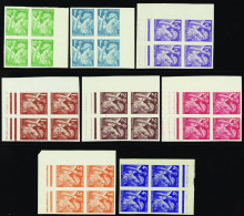 France Non Dentelés N°649/656  Iris 8  Blocs De 4 Bords De Feuilles  Qualité:** - 1939-44 Iris