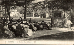 Vittel Le Guignol Dans Le Parc - Vittel