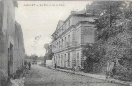CPA Baillet La Route De La Gare Dans L'état (léger Pli En Bas à Gauche) - Baillet-en-France