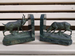 Paire De Serre-Livres Cerf Et Biche Patine Bronze Antique Animal Nature Chasse - Metaal