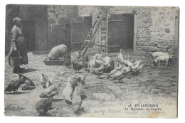 EN LIMOUSIN - LE DEJEUNER EN FAMILLE - COCHONS  POULES FERMIERE - FERME 1917 - Limousin