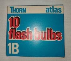 Boîte Vintage De 10 Flash Bulbs  Thorn  Atlas   1B - Supplies And Equipment