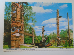 D198682    Old Postcard - Totem Poles - Thunderbird Park - Victoria     British Columbia    CANADA - Victoria