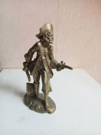 Statuette En Bronze Doré Pirate Hauteur 18,5 Cm - Bronzen