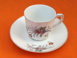 Tasse / Soucoupe à Café Ancienne Porcelaine Blanche Décor Floral / Papillon - Autres & Non Classés