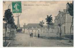 CPA - COUR-CHEVERNY (Loir Et Cher) - Place De La République - Cheverny