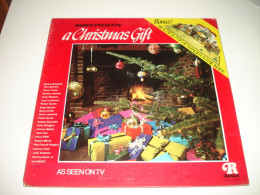 B11 / A Christmas Gift - Bonus Pop-Up -  LP – Ronco - P 12430 - US 1974  M/VG+ - Kerstmuziek