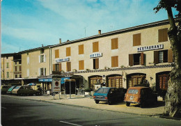 CPSM. 84 MALAUCENE. HÔTEL DU COURS. VOITURES ANCIENNES (R4). - Malaucene