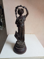 Statuette Ancienne En Régule Hauteur 32 Cm - Metal