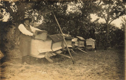 Nort Sur Erdre * Carte Photo * Un Apiculteur Et Ses Ruches * Thème Apiculture Miel Abeilles Ruche LA FRATERNELLE - Nort Sur Erdre