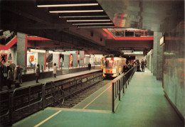 TRANSPORT - Intérieure De La Gare - Colorisé - Carte Postale - Stations - Met Treinen