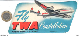 ETIQUETA DE AVION  - FLY TWA CONSTELLATION -TRANS WORLD AIRLINE - Aufklebschilder Und Gepäckbeschriftung