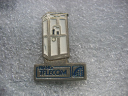 Pin's D'une Ancienne Cabine Téléphonique De France Télécom - France Telecom