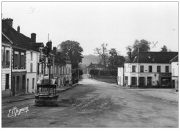 4326-DONNEMARIE EN MONTOIS.(S.et M.) Place Du Marché Et Le Vieux Puits-(recto Verso) - Donnemarie Dontilly