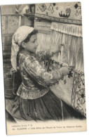 Algérie - Une élève De L'Ecole De Tapis De Madame Delfau - Berufe