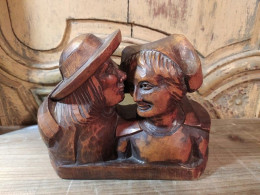 Sculpture Couple De Bretons Bois Sculpté Signé Henri Gouzien Bretagne - Wood