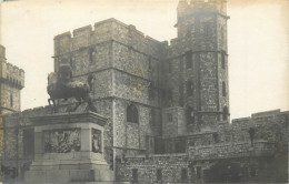 WINDSOR CASTLE - THE QUADRANGLE SHOWING STATUE OF CHARLES II, Carte Photo Vers 1900. - Windsor Castle