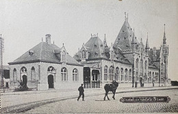 Veurne Het Station Met Trekpaard - Veurne