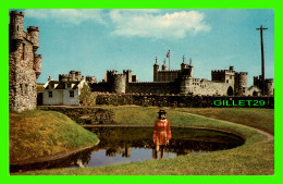 KENSINGTON, PRINCE EDWARD ISLAND - THE TOWER OF LONDON REPLICAS  PUB. BY ATLANTIC IMPORTERS & DIST. -- - Autres & Non Classés