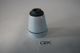 C234 Ancien Soquet En Porcelaine - Electricité - Autres & Non Classés