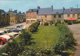 35 - LA BOUSSAC  : La Place - AUTOMOBILES Simca Et 2CV - Format 10x15 - Autres & Non Classés