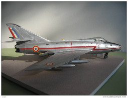 Maquette Plastique HELLER " Avion Militaire Dassault  SUPER MYSTERE B2 " Montée éch : 72ème - Détaillée Et Complète. TB - Airplanes