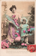 FÊTES ET VOEUX - Pâques - Une Mère Et Sa Fille Tenant Un Panier De Fleurs Avec Un Grand œuf - Carte Postale Ancienne - Pâques