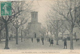 42 // PELUSSIN   La Place Et L'église Des Croix  218 - Pelussin