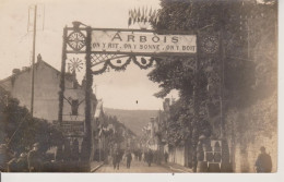 39 - ARBOIS - CARTE PHOTO - ON Y RIT - ON Y SONNE - ON Y BOIT - Arbois