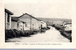 ESNES  -  La Place - A Gauche, Le Monument Aux Morts Et Maison Thiéry  -  Automobile - Damvillers