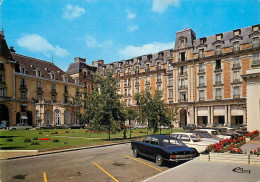 Postcard France Vosges Vittel Cour Du Grand Hotel - Vittel