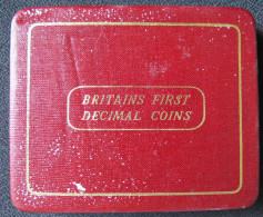 GBRX04 - ANGLETERRE - BRITAINS FIRST DECIMAL COINS - PREMIERES PIECES DECIMALES - Mint Sets & Proof Sets