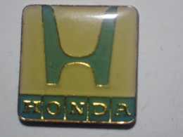 Pin's Logo Automobile HONDA - Honda