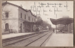 CPA 84 - SORGUES - Intérieur De La Gare - TB PLAN VOIE CHEMIN DE FER ANIMATION QUAIS + TRAIN à Droite - Sorgues