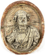 Ovales Holzrelief Um 1770. Sein Portrait Im Harnisch Mit Ordenskreuz V.v. 16 X 13,5 X 3,5 Cm. Risse - Monedas En Oro