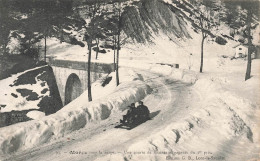 Morez * Sous La Neige * Une Course De Traineaux Gagnants Du 1er Prix * Luge Bobsleigh Sport D'hiver - Morez