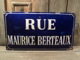 Ancienne Plaque De Rue émaillée RUE MAURICE BERTEAUX - Numéros De Maison
