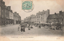 Carentan * La Place De La République * Jour De Marché * Foire Marchands - Carentan