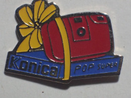 PIN'S Photographie APPAREIL PHOTO KONICA Pop Super - Photographie