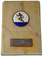 1949. "MTK Díja 1949" Bronz Lemezplakett (47x17mm) és Zománcozott Bronz Díjérem (37mm) Felakasztható Márványtalapzaton ( - Unclassified