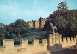 Postcard United Kingdom England Northumberland  Alnwick Castle And Lion Bridge - Autres & Non Classés